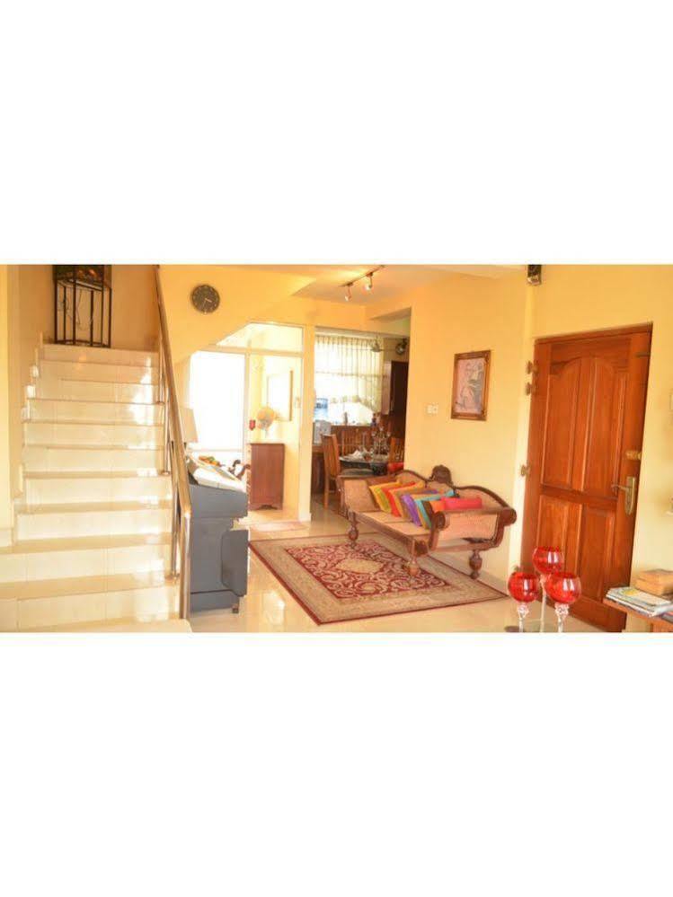 Frangipani Apartment Dehiwala-Mount Lavinia Екстериор снимка